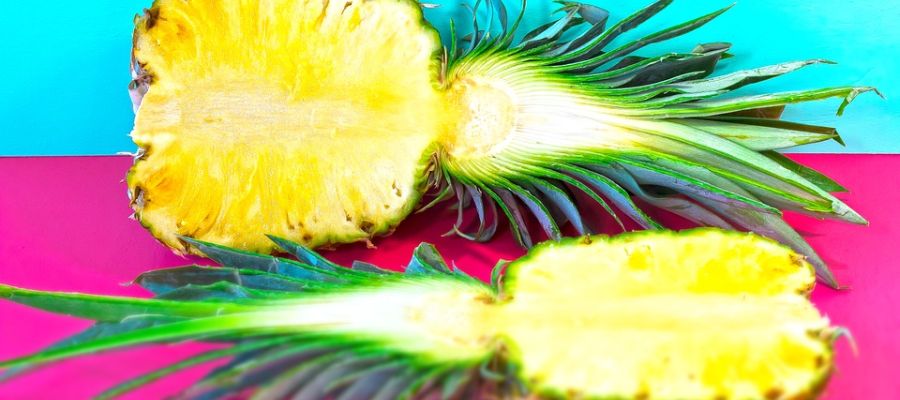 Ananas et fraises servis en salade pour une entrée bien fraîche et aux saveurs agréablement surprenante, voilà l'idée principale de cette jolie petite préparation... de Belgourmet.eu