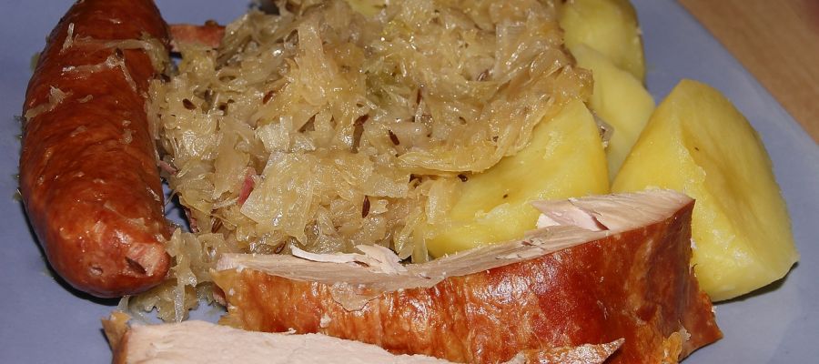 De la choucroute à la bière, cela vous étonne certainement, mais à la bière foncée, ce n'est vraiment pas très couru. Pourtant c'était un plat très connu chez nos fermiers belges.  de Belgourmet.eu