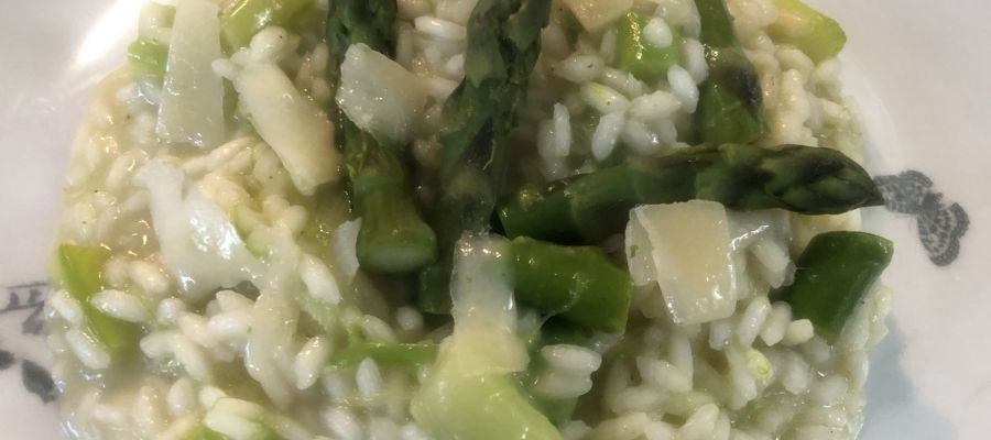 Quelle délicieuse façon de préparer les asperges, une saveur remarquable toujours bienvenue ! Une ode au printemps... de Belgourmet.eu