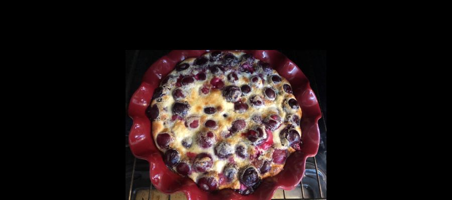 Le mois de juin nous amène les cerises bien juteuses. Voici la recette de clafoutis aux cerises, préparé selon la recette de Michelle. de Belgourmet.eu