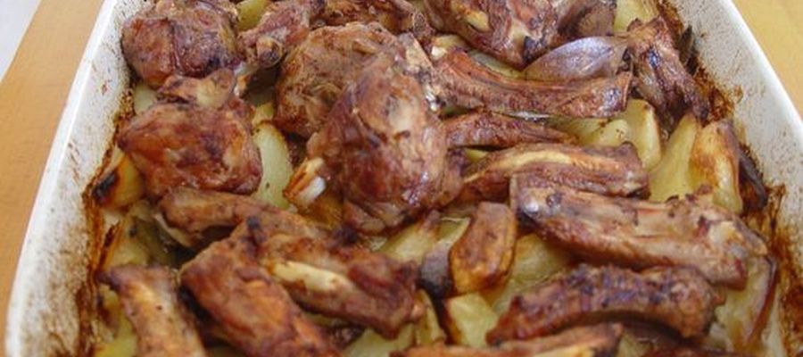 Cette préparation est un plat fort convivial, pour un joyeux repas en famille ou entre amis. Il fait un peu penser au parmentier, dans sa version sicilienne, ce qui n’est pas pour déplaire à ce fin bec de commissaire Montalbano. de Belgourmet.eu