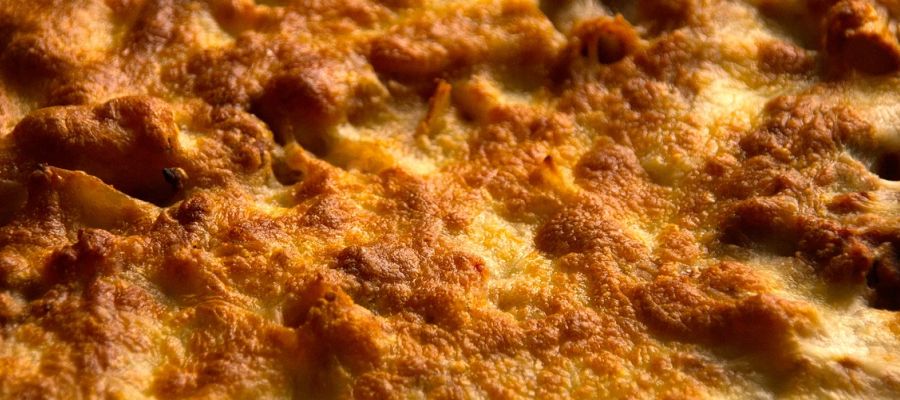 Vite prêt, pas cher et fort apprécié, ce gratin de pilchards est toujours bien accueilli. La recette sort d'une fiche rédigée par ma grand-maman Renée, une futée cuisinière qui n'était jamais à bout de ressources. de Belgourmet.eu