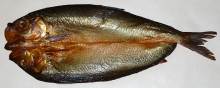 Les kippers sont des harengs fumés ouverts, souvent vendus enfermés dans des poches en plastique. On en trouve qui ne sont pas emballés d'avance dans les poissoneries sur la côte. C'est une spécialité de la mer du Nord. de Belgourmet.eu