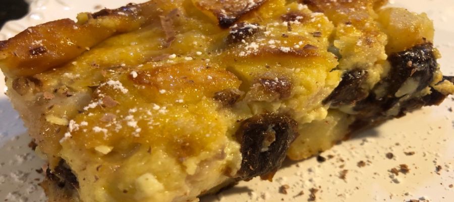 Quand on pense clafoutis, on pense cerises. Voici une délicieuse version aux fruits d'hiver. avec un petit plus: le croquant de la noix de pécan. de Belgourmet.eu