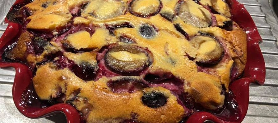 Fin de saison des prunes, mais on en trouve encore! Dans la série des clafoutis… une version prunes et gingembre de Belgourmet.eu