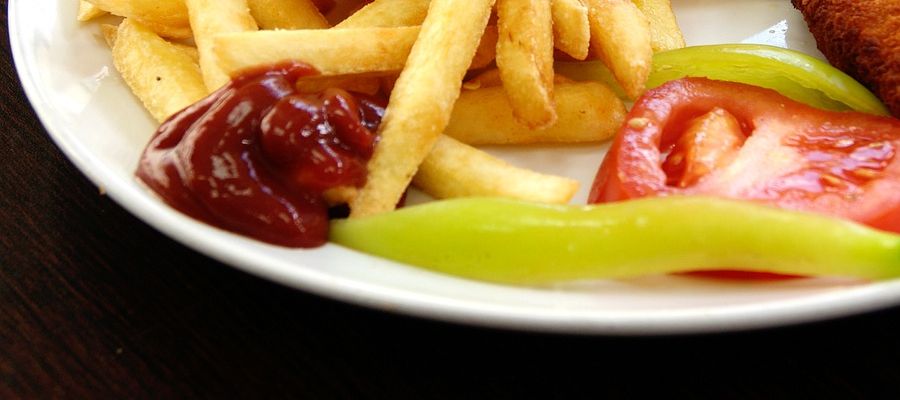 Souvent les frites sont accompagnées de ketchup. On se demande parfois comment il est préparé, quels sont les ingrédients et si c'est bon pour la santé de nos enfants. Voici le moyen d'être certain de sa composition. de Belgourmet.eu